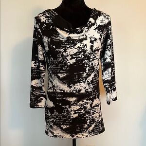 Black and White Graphic Tunic with 3/4 Sleeves Size s/p